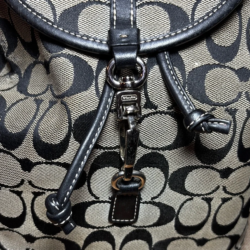 Coach Black Grey Signature Backpack 8”Lx10”Hx4.75W Silver Metal Clip GUC 2002 - Picture 9 of 17